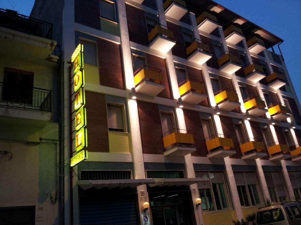 George Hotel Barcellona-Pozzo di Gotto Exteriör bild