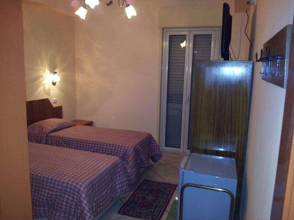 George Hotel Barcellona-Pozzo di Gotto Rum bild