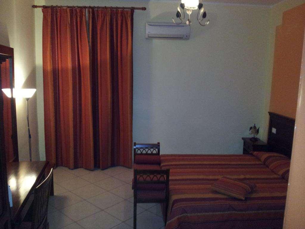 George Hotel Barcellona-Pozzo di Gotto Rum bild