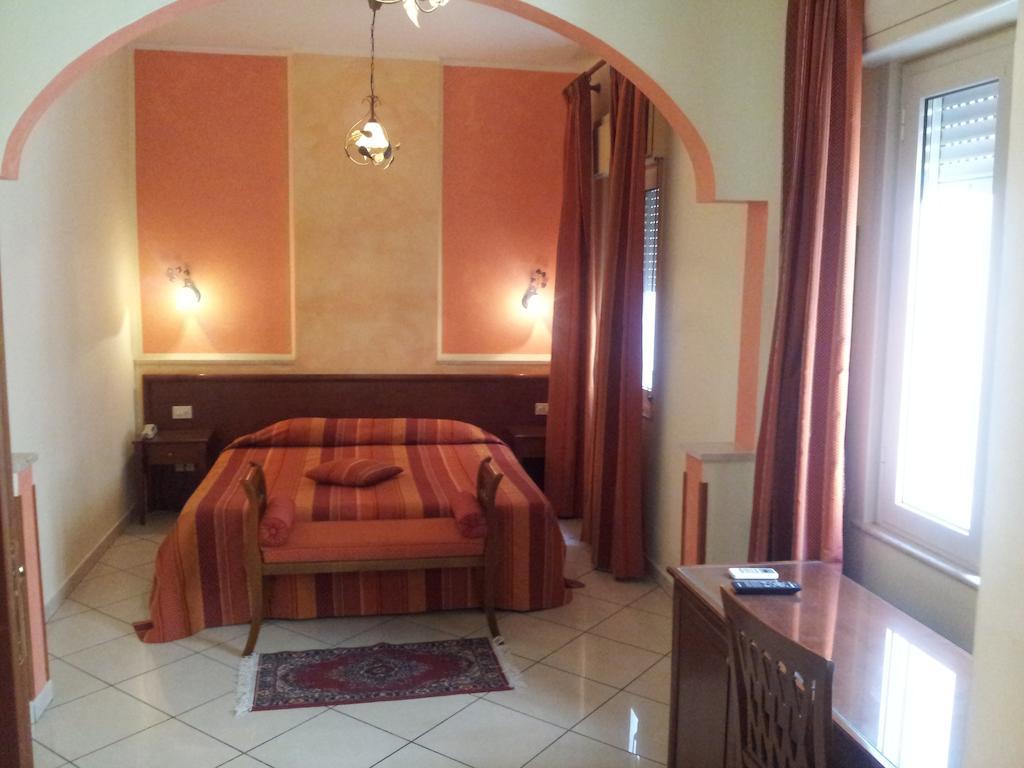 George Hotel Barcellona-Pozzo di Gotto Rum bild