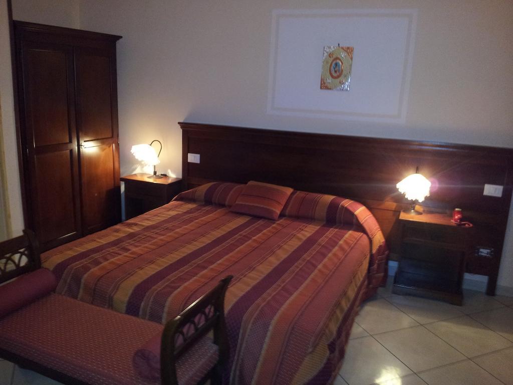 George Hotel Barcellona-Pozzo di Gotto Rum bild