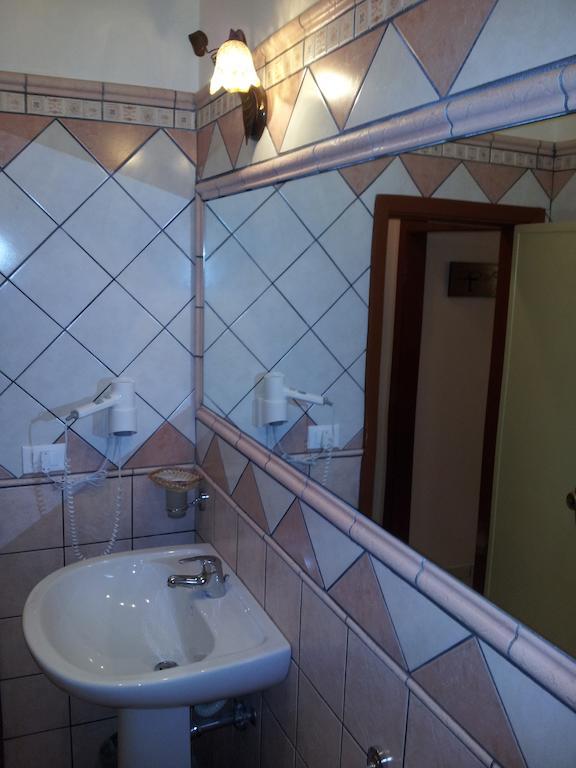 George Hotel Barcellona-Pozzo di Gotto Rum bild